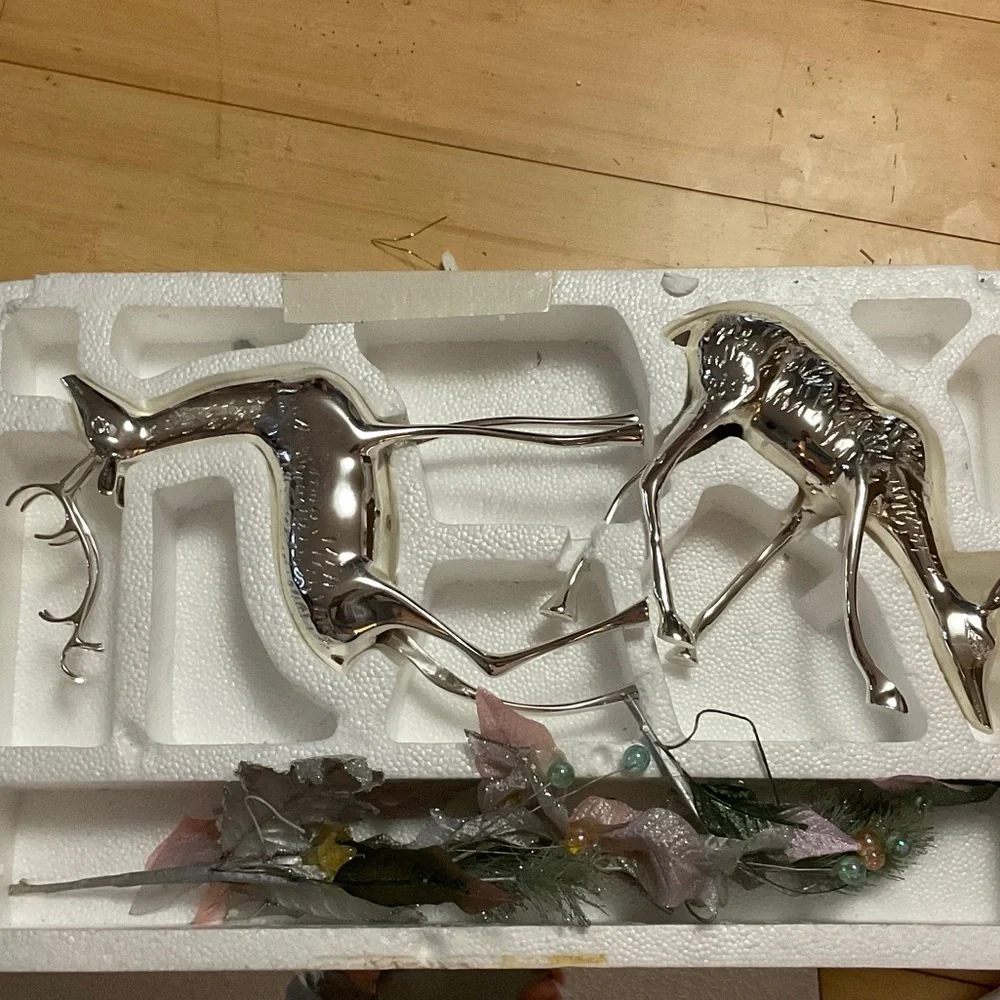 Grandeur Noel Silver Reindeer Decor Set